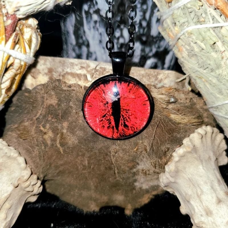 Bloodmoon Conjurers Amulet